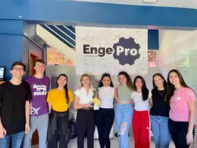 Photo by Camila Heller (SAFIR) and Maria Mair (Centre of Entrepreneurship) with students from EngePro